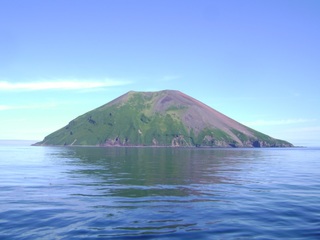 На Центральных Курилах началось сильное эксплозивное извержение вулкана Райкоке