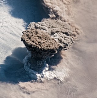 Извержение вулкана Райкоке