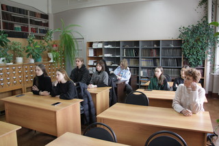 22 мая ИМГиГ ДВО РАН посетила группа учащихся химико-биологического класса лицея № 1 г. Южно-Сахалинска 